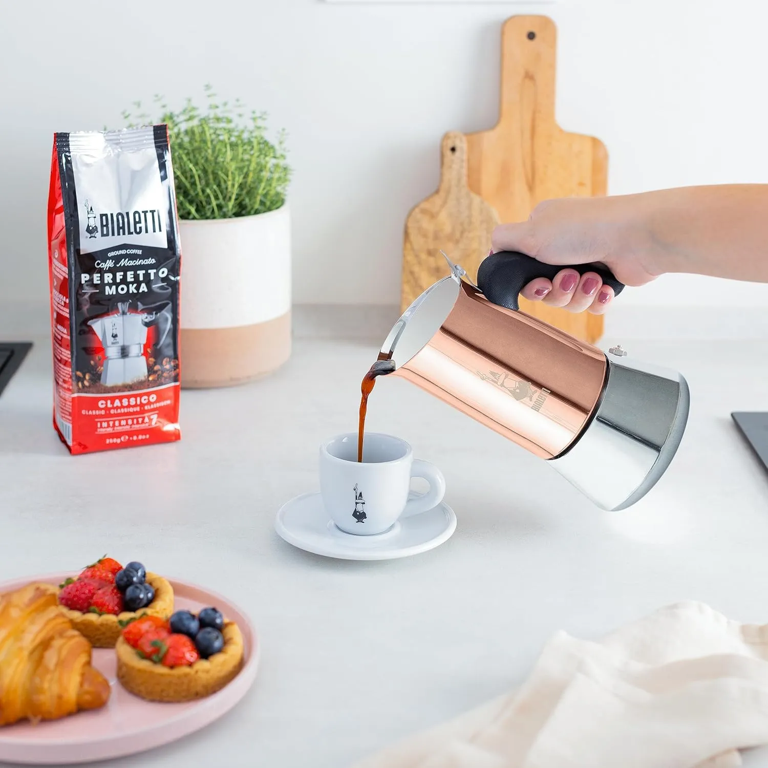 Bialetti - New Venus Induction, Stainless Steel Stovetop Espresso Coffee Maker, Suitable for all Types of Hobs, 6 Cups (7.9 Oz), Copper,Silver