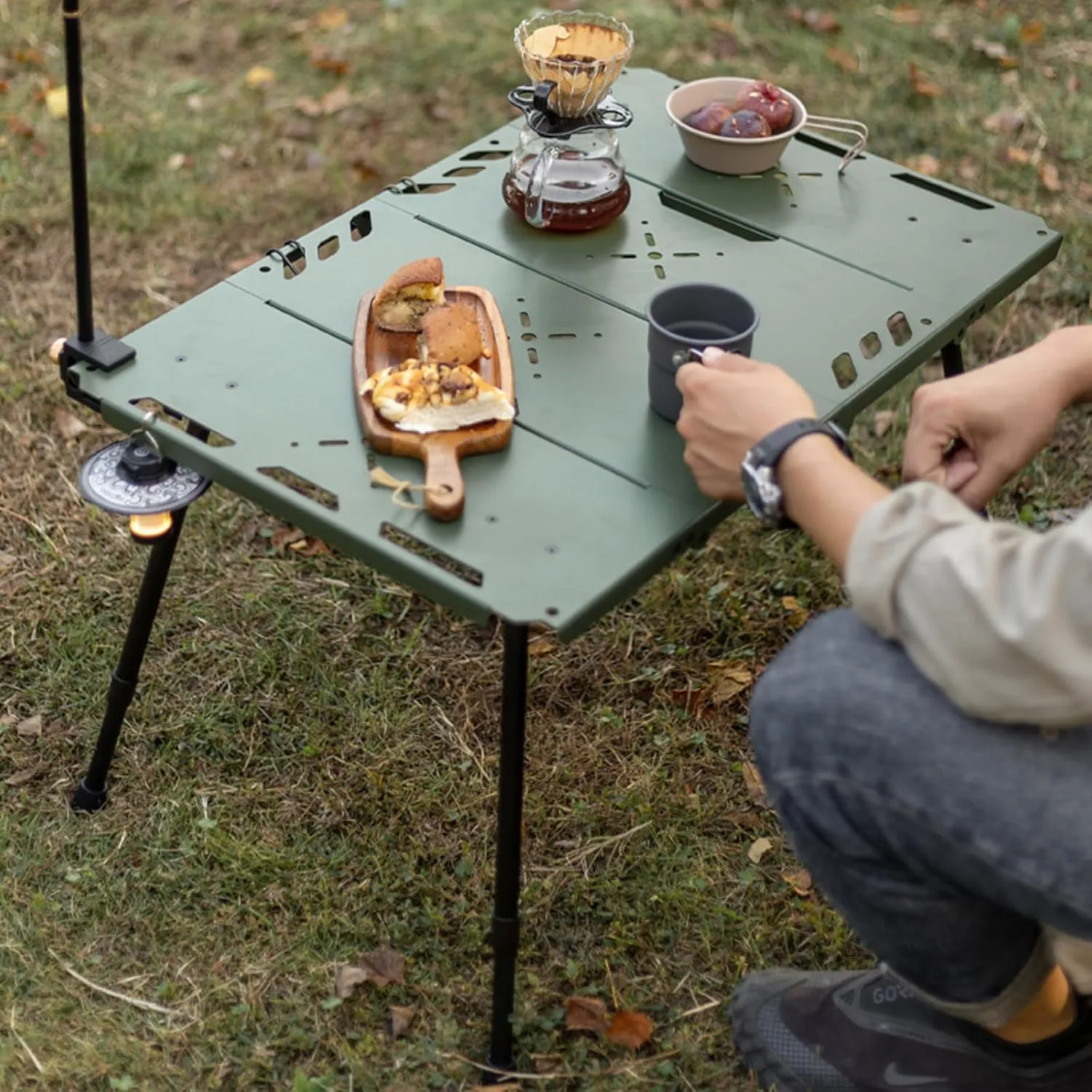 Light Weight Folded Table Aluminums Alloys Table Compacts Picnics Table for Outdoor Activity