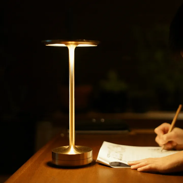 Top-choice Stock-clearance Metallic Table LED Cordless Lamp