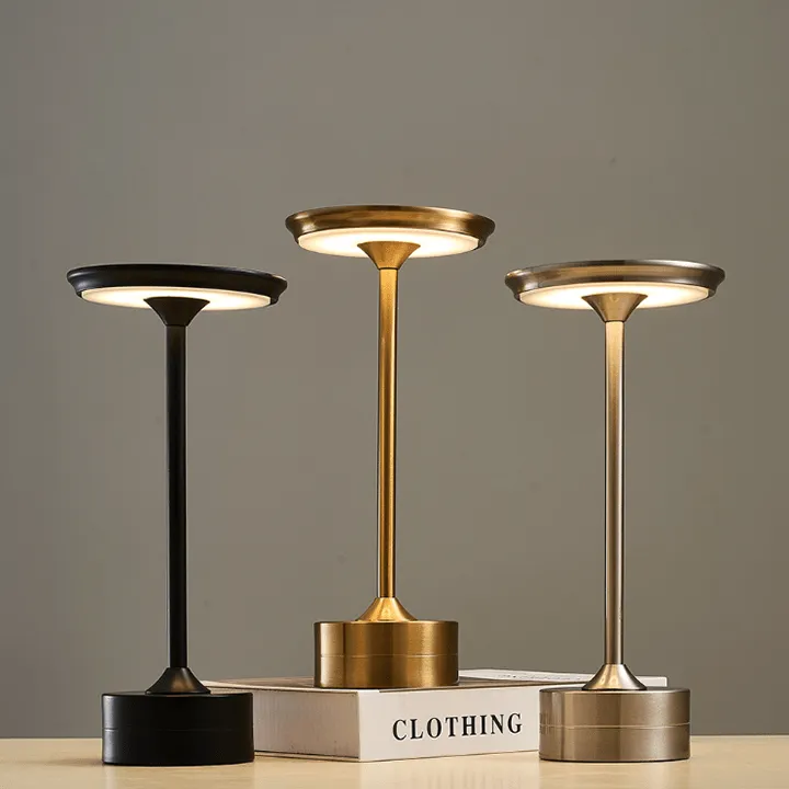 Top-choice Stock-clearance Metallic Table LED Cordless Lamp