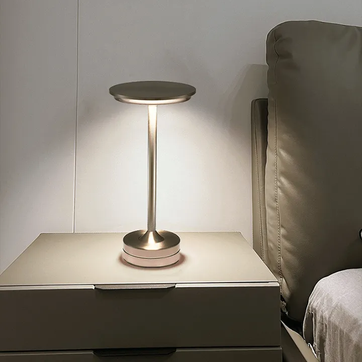 Top-choice Stock-clearance Metallic Table LED Cordless Lamp