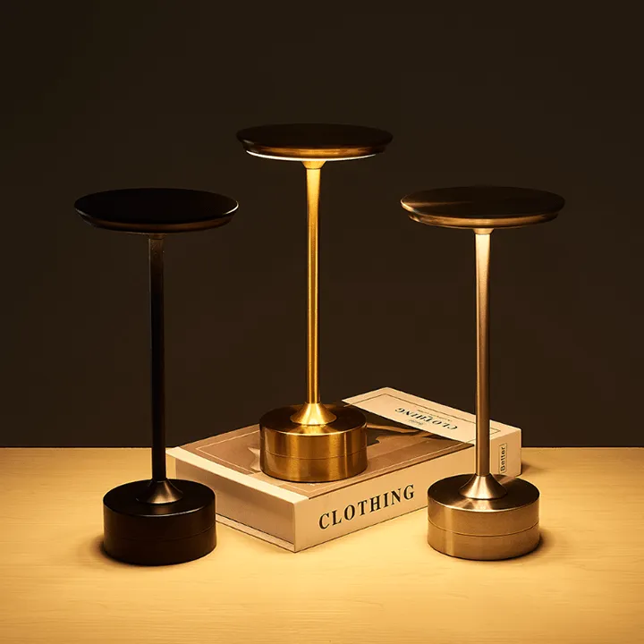 Top-choice Stock-clearance Metallic Table LED Cordless Lamp