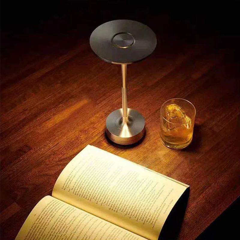 Top-choice Stock-clearance Metallic Table LED Cordless Lamp